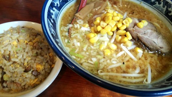 「味噌ラーメン　餃子四個　チャーハン」@中華食堂 味丸の写真