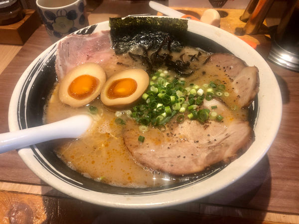 「白デラックス　¥950」@博多長浜らーめん よかとの写真