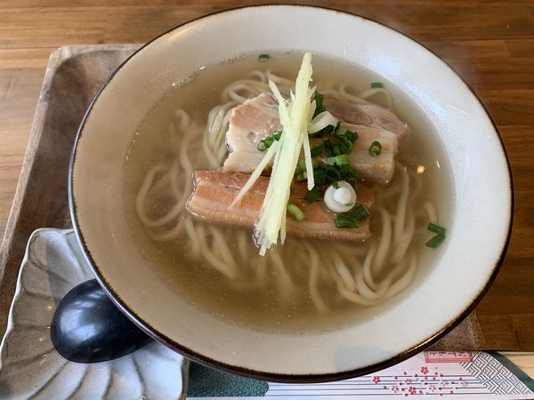 「沖縄そば 680円」@てぃあんだーの写真