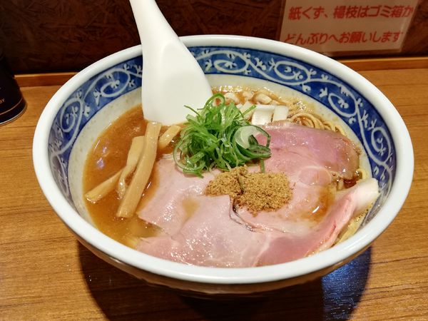 「魚のアラと節の旨みそば」@寿製麺よしかわ 川越店の写真