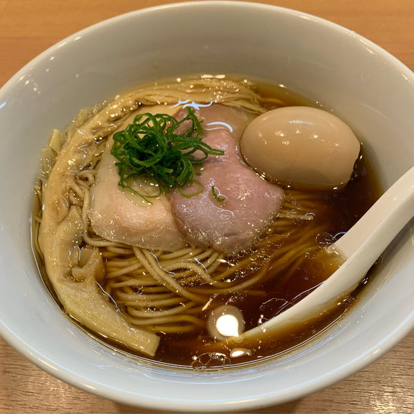 「味玉醤油らぁ麺」@らぁ麺 はやし田 横浜店の写真