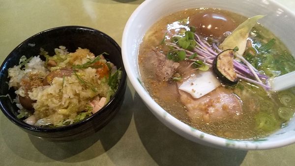 「塩ラーメン700円味玉100円しょうがタレ玉子丼380円」@ロ麺ズの写真