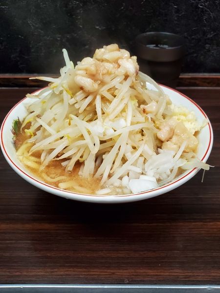 「ミニラーメン　ヤサイ　ニンニク　アブラ　カラメ　タマネギ」@らーめん虎丸の写真