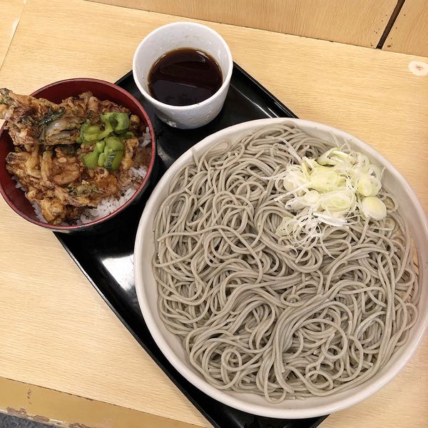 「かき揚げ丼セット（冷）　￥６４０」@越後十日町そばと地酒の店 がんぎ 新川一丁目店の写真