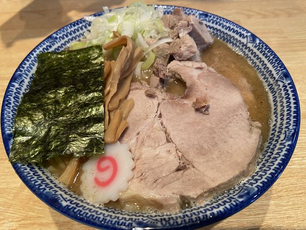 「中華そば＋半チャーシュー」@くり山の写真