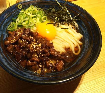 「カルビぶっかけうどん」@えびすやうどん 中野店の写真