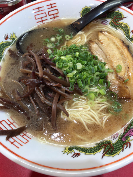 「豚骨らーめん550円+替え玉100円」@釜炊き豚骨らーめん マルハ軒の写真