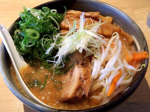 「唐神味噌らぁめん大盛+九条ネギ+自家製メンマ」@製麺食堂 あぶみの写真