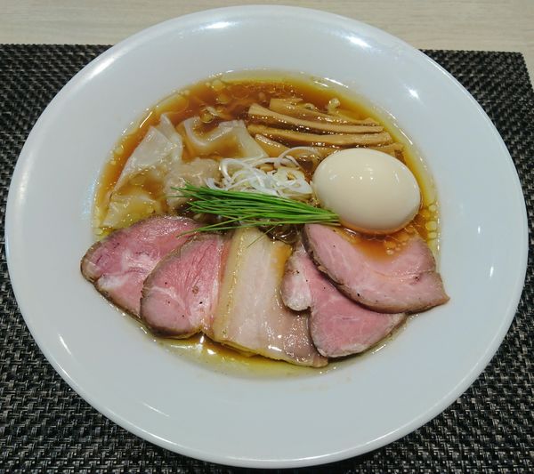 「特製中華蕎麦＜醤油＞（手もみ太麺）」@宍道湖しじみ中華蕎麦 琥珀 東京本店の写真