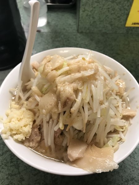 「ラーメン、ヤサイ、ニンニク、背脂塊」@ラーメン二郎 新宿小滝橋通り店の写真