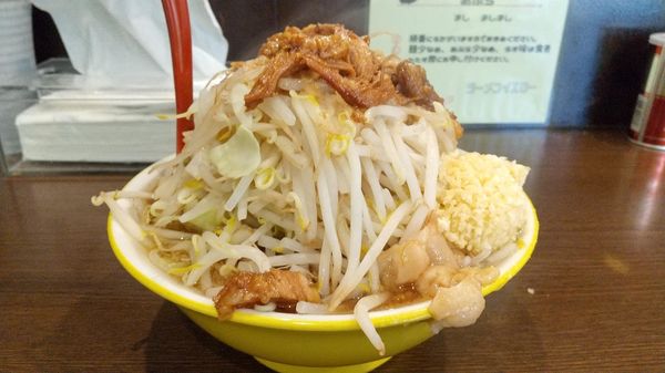「ラーメン並（850円）ヤサイ・アブラマシマシニンニク」@ラーメン イエロー 御徒町店の写真
