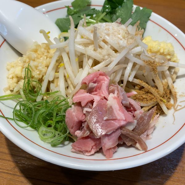 「【限定】煮干香るジャンクなまぜそば 500円」@寿製麺よしかわ 川越店の写真