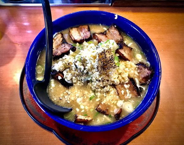 「とんこつしょうゆチャーシュー麺」@笑楽の写真