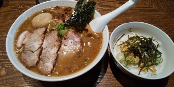 「特製うめやそば中盛り+味玉ご飯」@中華そば うめやの写真