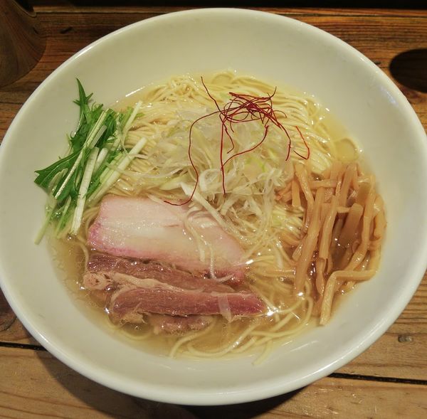 「香彩鶏だし塩らーめん 中盛（￥890+70）」@麺屋 翔 西新宿本店の写真