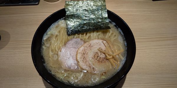 「豚骨醤油ラーメン750円+大盛り100円」@麺屋 辰巳の写真