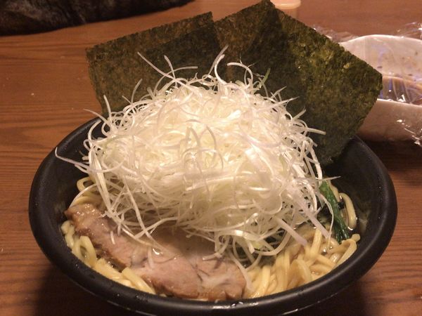 「テイクアウトらーめんとネギ」@横浜らーめん 田村家 足利店の写真