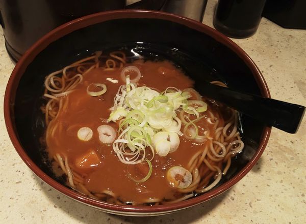 「カレーそば」@名代 富士そば 飯田橋店の写真
