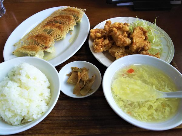 「餃子唐揚定食¥715」@東京餃子軒 大和桜ヶ丘店の写真