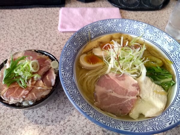 「淡麗塩そば 770円 味玉(CP)レアチャーシュー丼210円」@麺処 かつ善の写真