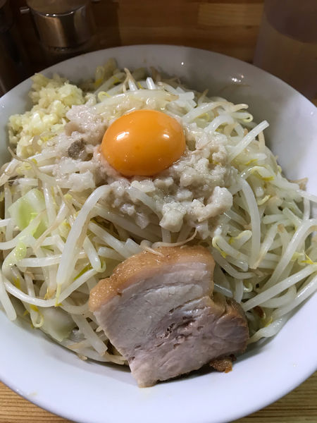 「まぜそば醤油大盛（ニンニクアブラチーズ）」@麺処 MAZERUの写真