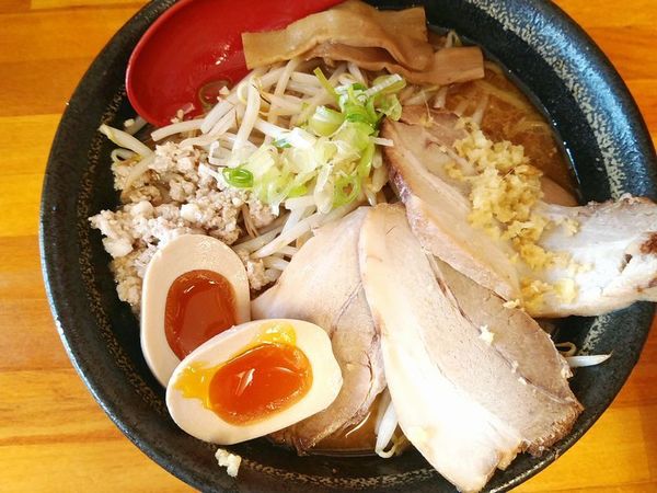 「肉玉味噌らーめん」@らーめん 味噌ガッツ お花茶屋店の写真