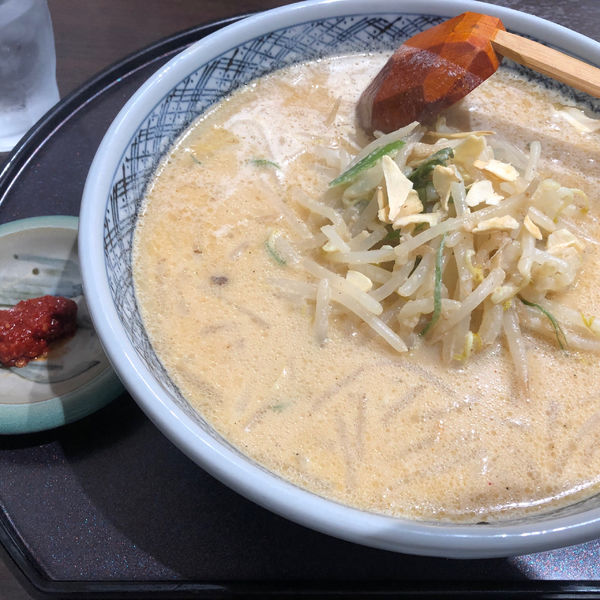「白味噌ラーメン　930円」@手打ちらーめん 満月の写真