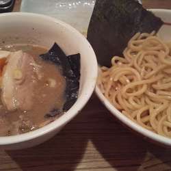 つけそば濃厚豚骨正油(中盛り)880円+特製トッピング250