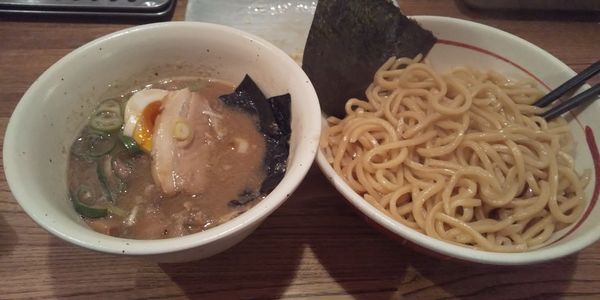 「つけそば濃厚豚骨正油(中盛り)880円+特製トッピング250」@吉田製麺店の写真
