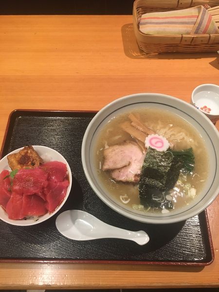 「塩そば(900円)&まぐろ丼(300円)」@味処 むさし野の写真