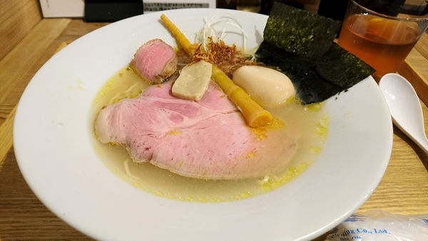 「【昼】特製しょっつるらーめん」@清湯豚骨白醤油拉麺 LABO麺の写真