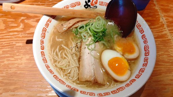 「鶏ガラ豚骨醤油ラーメン」@よってこや 湘南台駅前店の写真