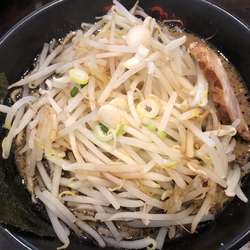 黒ラーメン(750円)+もやしマシ