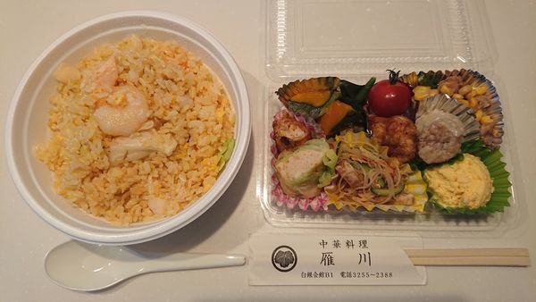 「（テイクアウト）海鮮レタスチャーハン＆おかずパック付き　※」@中華料理 雁川の写真