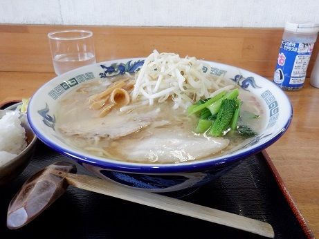 「しおラーメン」@突撃ラーメンの写真