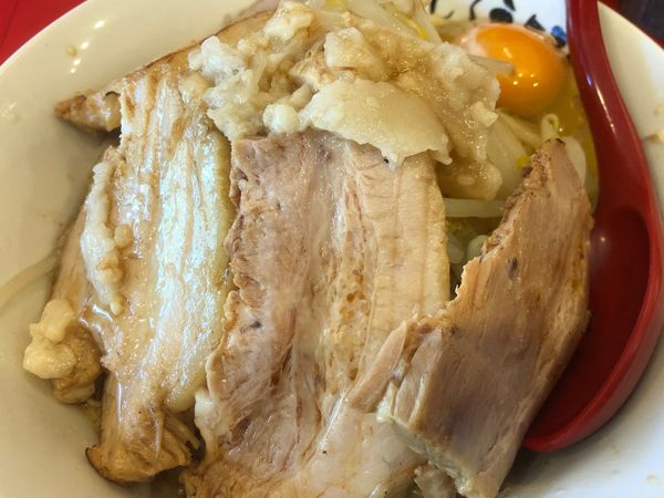 「汁無(200g)＋豚増＋ニンニク」@らーめん こじろう526 鶴見店の写真