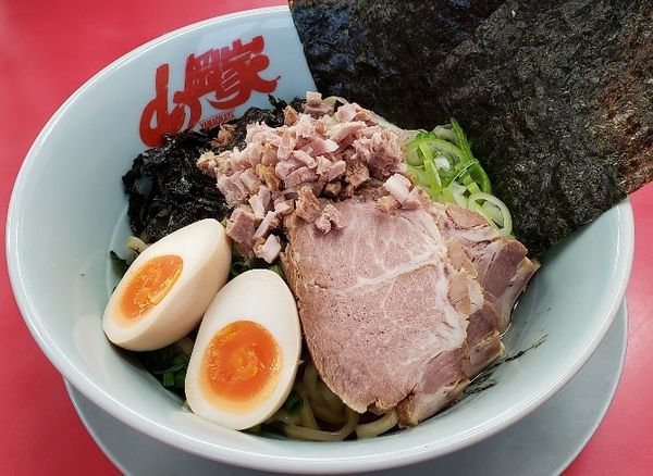 「黒ごま坦々まぜそば＋JAFチャーシュー＋海苔まし」@ラーメン山岡家 千葉鎌ヶ谷店の写真