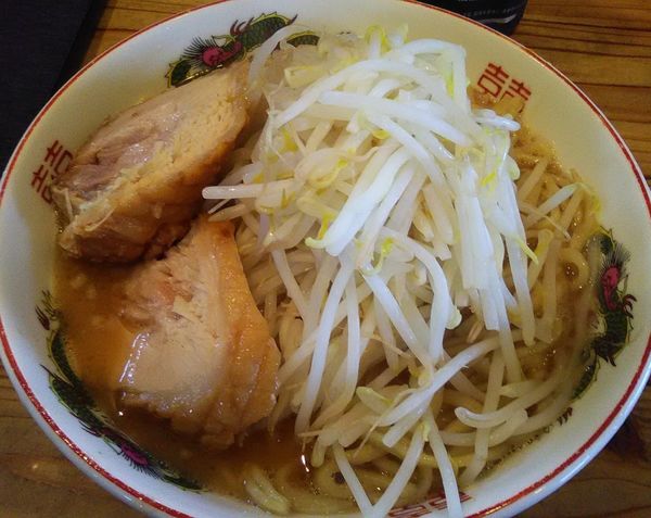 「ラーメン」@ラーメン神豚 関東学院前店の写真
