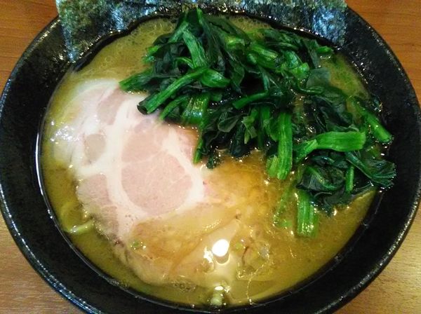 「ラーメン+ほうれん草」@横浜家系らーめん りゅうの写真
