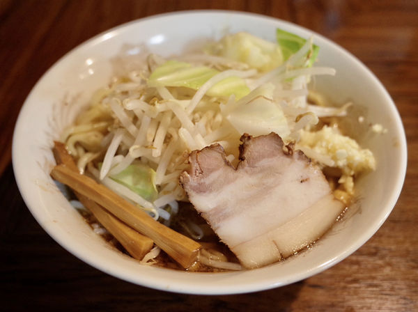 「ラーメン300g…780円（200～500gまで同価格）」@ゴーゴーロッキーの写真