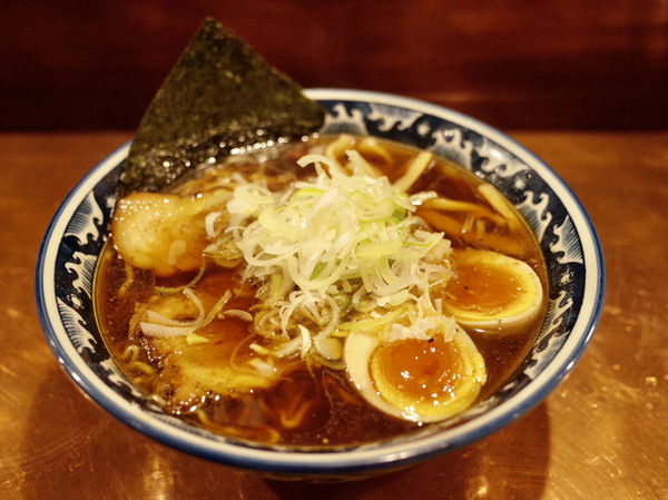 「‪中華そば 並…800円・味付け玉子…100円‬」@麺屋しらかわの写真