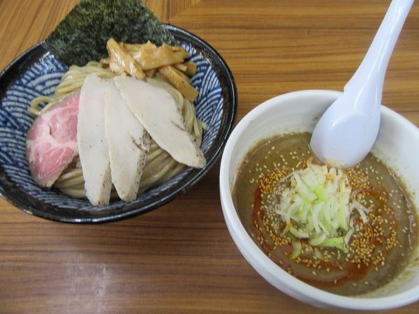 「ごまつけ麺（９３０円）＋中盛＋鶏チャーシュー」@大勝軒ROSSO－ロッソ－の写真