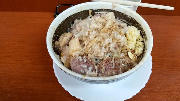 「あぶらそば豚900円+ﾁｬ－ｼｭｰ2枚100円」@麺や 希 御徒町店の写真
