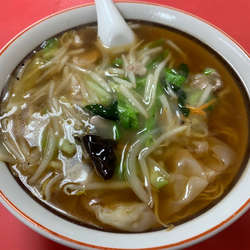 サンマーワンタンメン820円。