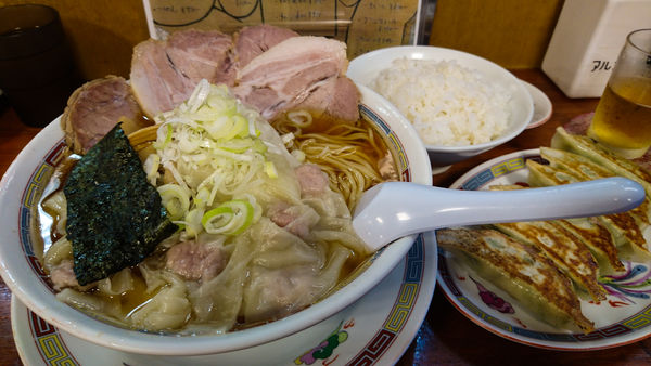 「チャーシューワンタンメン+ギョーザ+他」@宝華らぁめんの写真