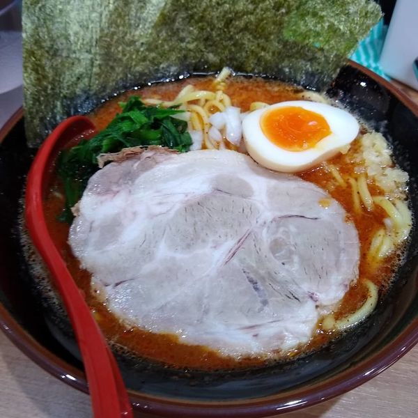 「辛辛豚骨ラーメン」@横浜家系ラーメン 小鳥遊家の写真