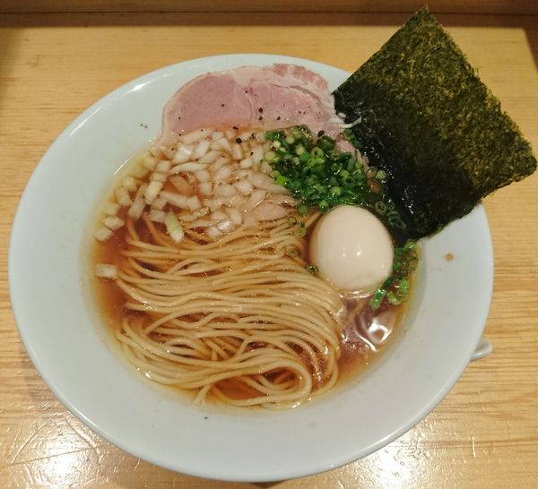 「旨味だし 淡麗醤油 煮玉子入り」@麺屋 まほろ芭の写真