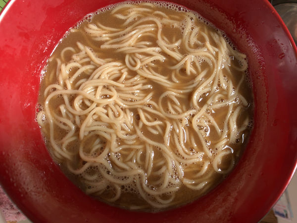 「烏賊煮干しかけそば700円テイクアウト」@鶏こく中華 すず喜の写真