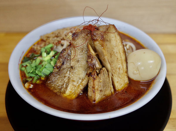 「しびれベトコン誤爆…960円・肉増し…＋180円」@ラーメン・つけ麺 爆王の写真