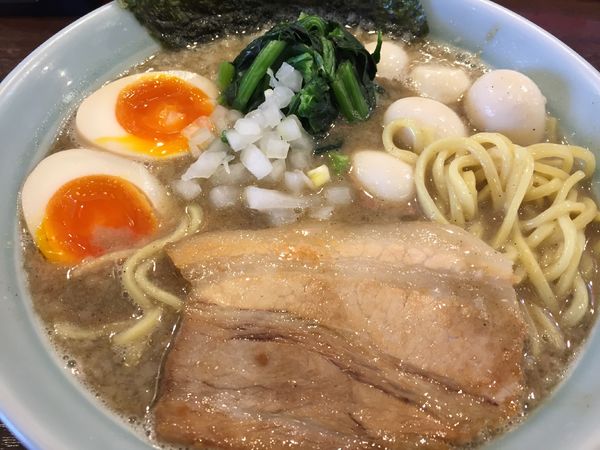 「にぼとんラーメン(850円)＋ウズラの卵＋味玉（サービス）」@横濱家系ラーメン 祭家の写真